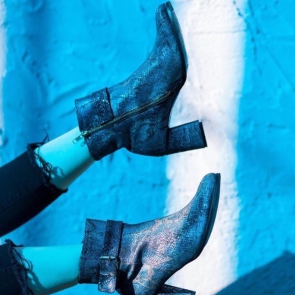 Handmade Snake Textured Blue Booties - Picture 1 of 7